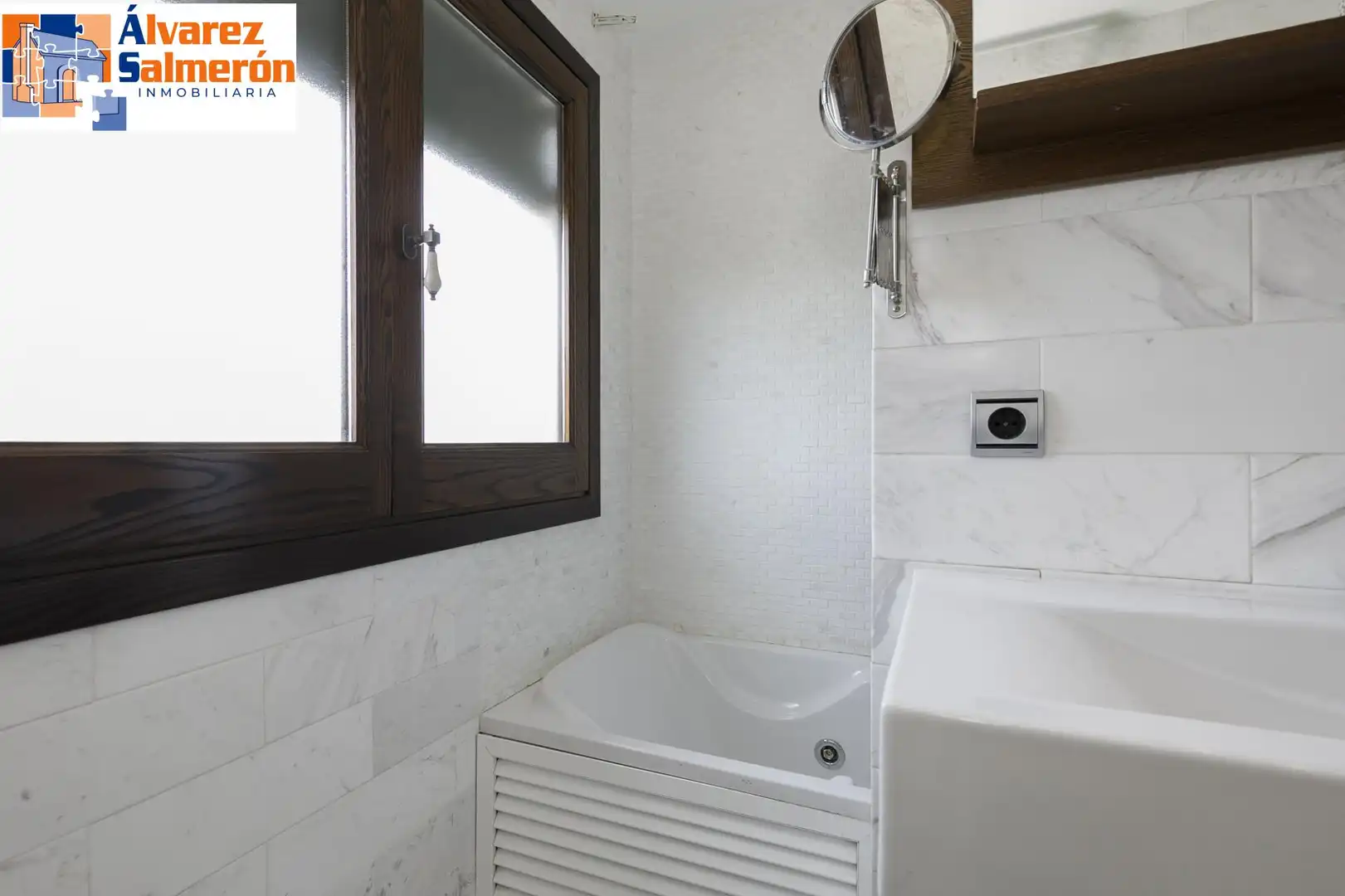 Baño de Casa o chalet en venta en La Zubia con Aire acondicionado, Calefacción y Jardín privado
