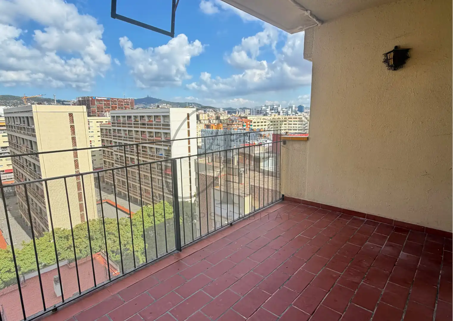 Appartamento con terrazza in vendita a Sants - Montjuïc
