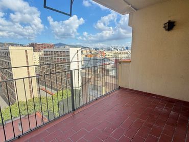 Pis amb balcó en venda a Sants - Montjuïc
