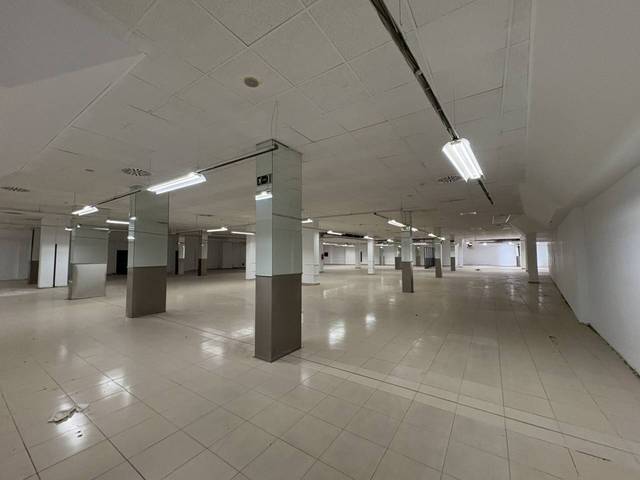 Local comercial en Alquiler en Avenida Andalucía en Alcalá del Río