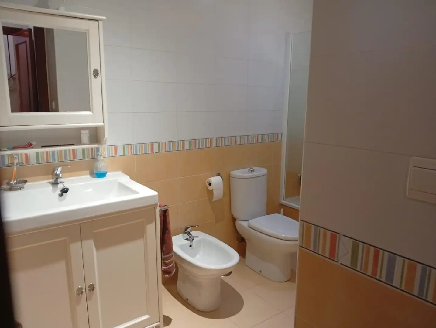 Baño de Casa adosada en venta en Alcalá de Guadaira con Aire acondicionado, Calefacción y Terraza