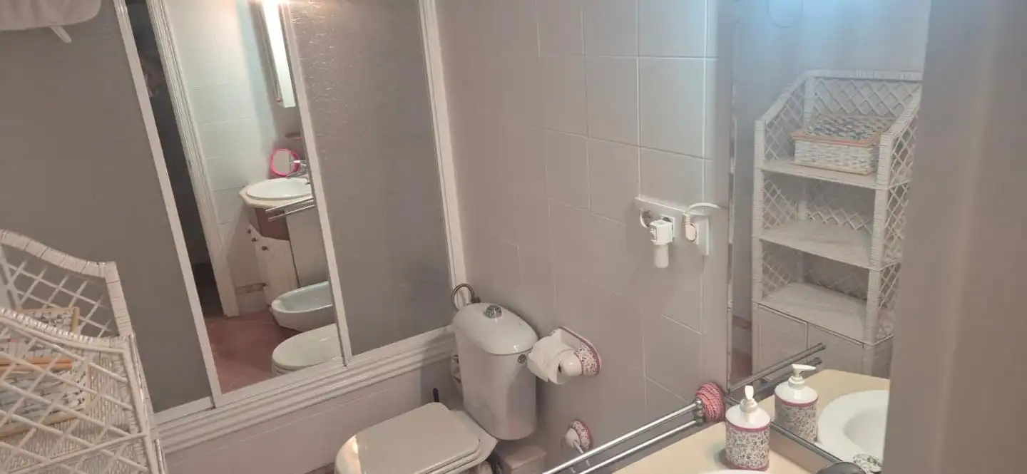 Baño de Piso para compartir en Montequinto con Aire acondicionado, Terraza y Piscina