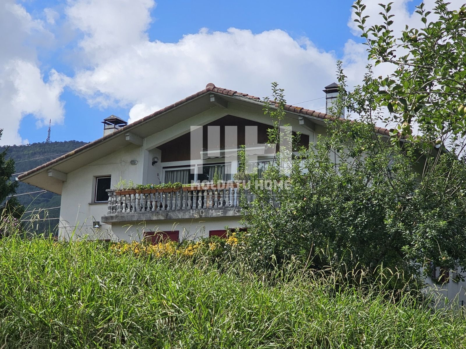 Vista exterior de Casa o xalet en venda en Irun  amb Calefacció, Terrassa i Traster