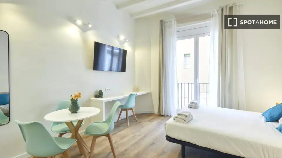 Flat with terrace to rent in Ciutat Vella, imagen 3