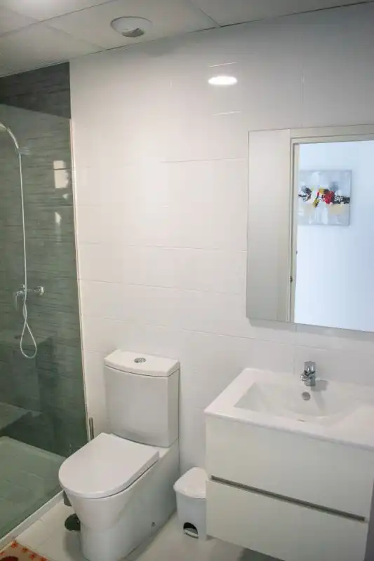 Bany de Apartament en venda en Calpe / Calp amb Terrassa, Moblat i Piscina comunitària
