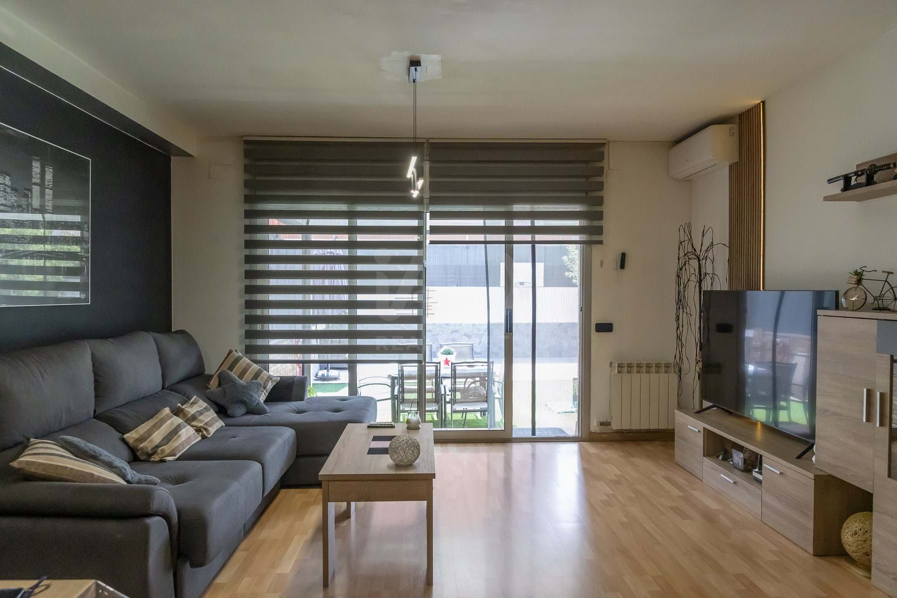 Sala d'estar de Casa o xalet en venda en Montcada i Reixac amb Aire condicionat, Calefacció i Terrassa