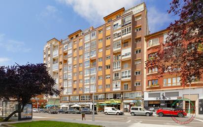 Vista exterior de Pis en venda en Gijón  amb Balcó