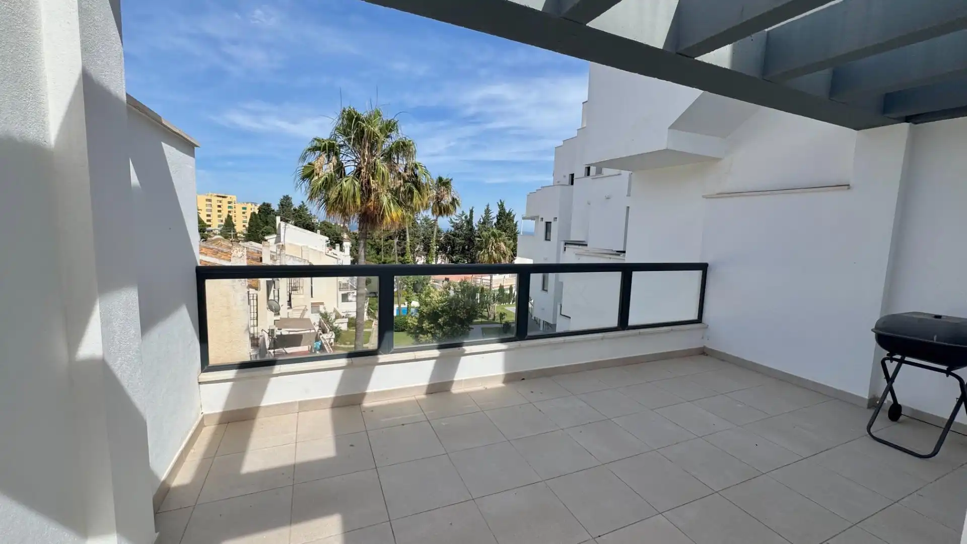 Terrassa de Casa adosada en venda en Torremolinos amb Aire condicionat, Calefacció i Jardí privat