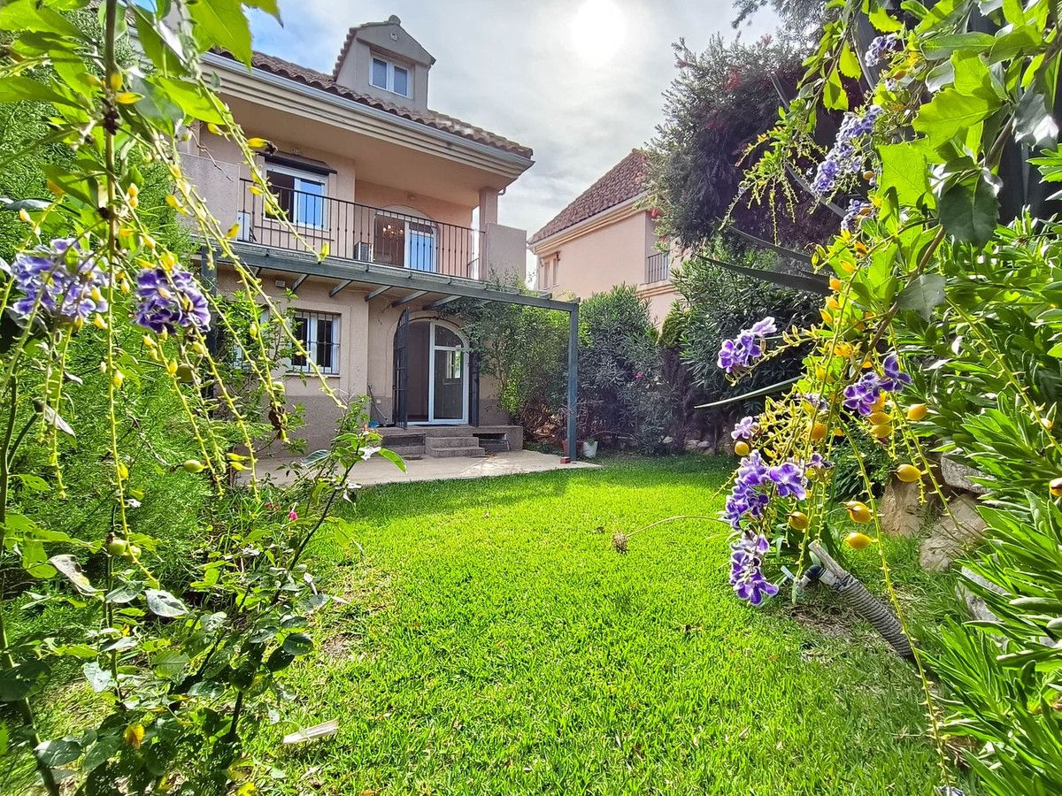 Garden of Single-family semi-detached for sale in La Alcaidesa  with Private garden, Terrace and Community pool