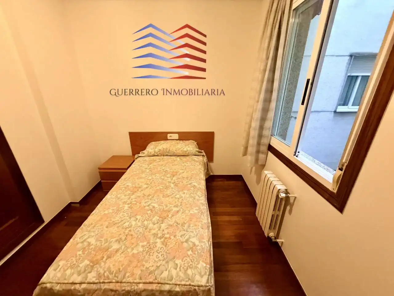Habitación de Apartamento de alquiler en Ourense Capital  con Calefacción, Parquet y Trastero