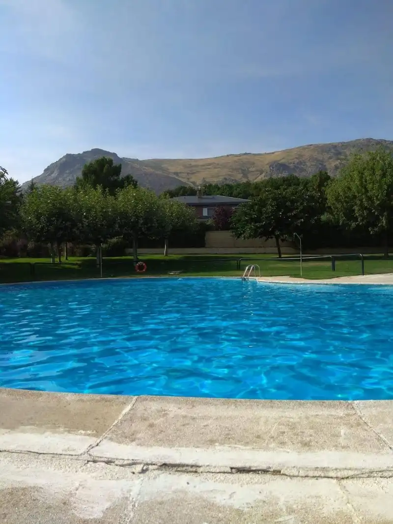 Piscina de Casa adosada en venda en Valdemanco amb Calefacció, Jardí privat i Terrassa