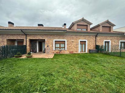 Vista exterior de Casa o xalet en venda en Galar amb Jardí privat i Terrassa