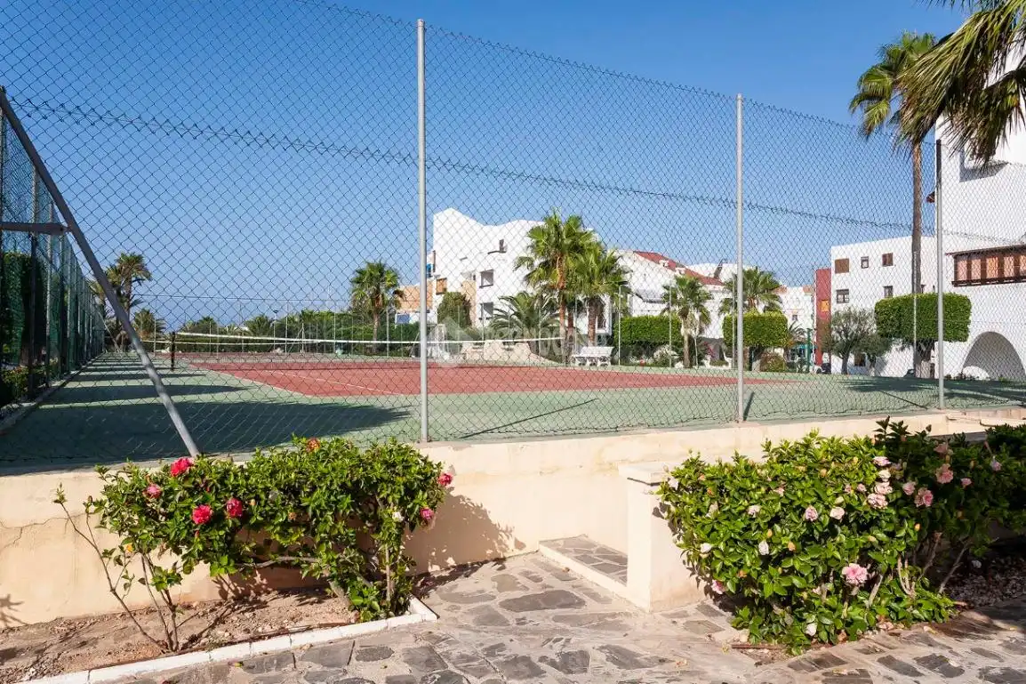 Flat with pool for sale in Almerimar