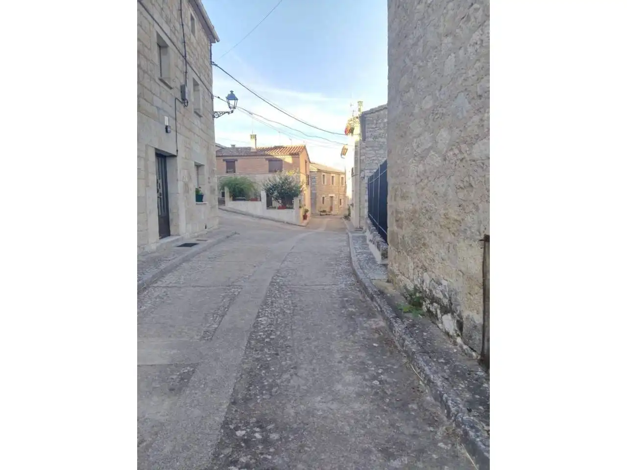 Vista exterior de Casa adosada en venta en Susinos del Páramo con Calefacción, Terraza y Amueblado