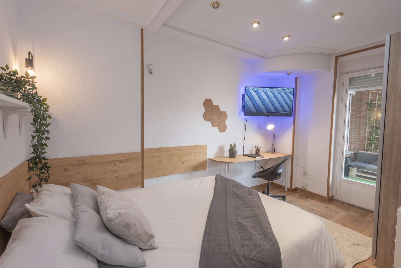 Bedroom of Flat to share in  Madrid Capital  with Air Conditioner and Terrace