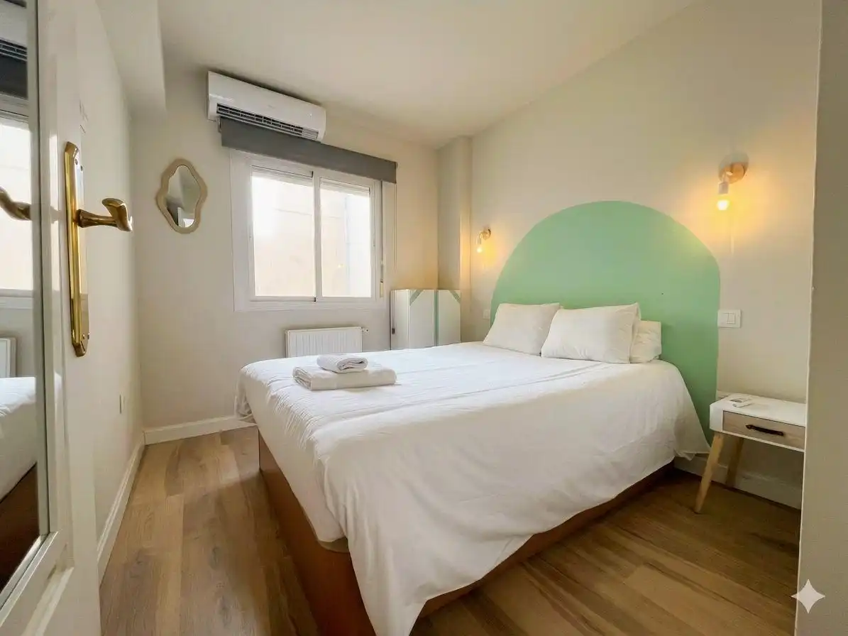 Habitación de Piso de alquiler en Madrid con Calefacción, Amueblado y Balcón
