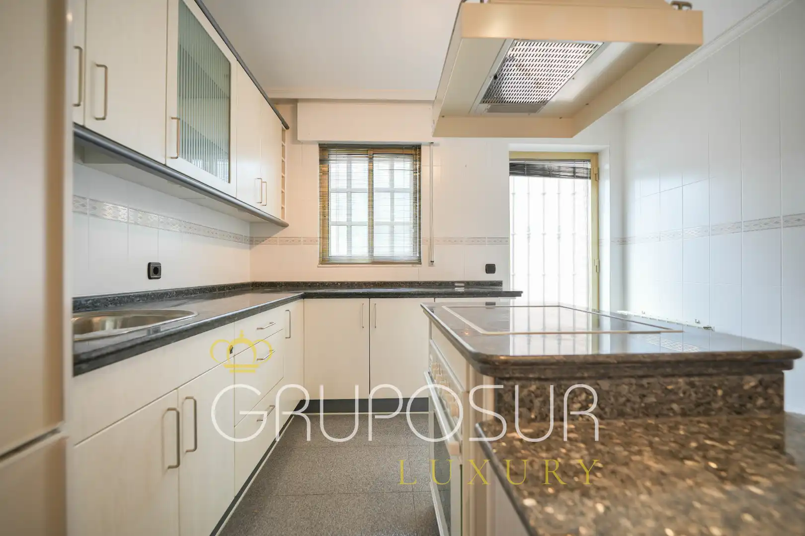 Casa aparellada amb jardí en venda a Calle Castilla y León 22, imagen 22