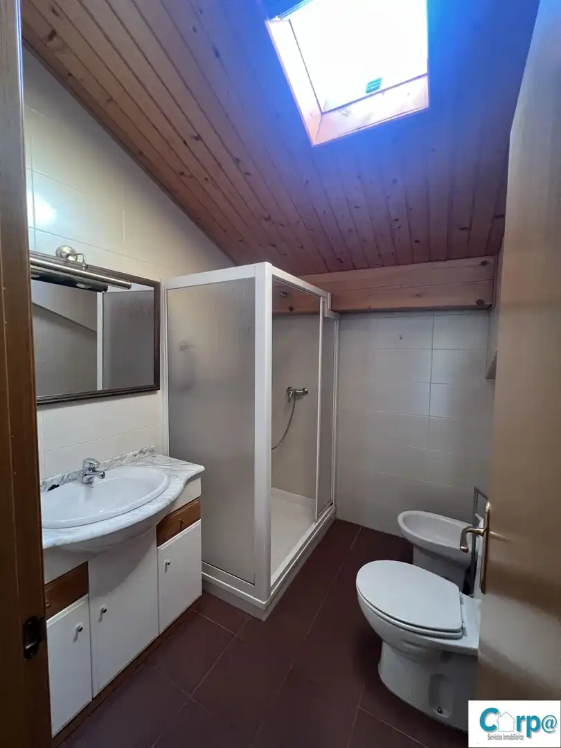 Bathroom of Flat for rent in Puente la Reina / Gares  with Heating, Parquet flooring and Balcony