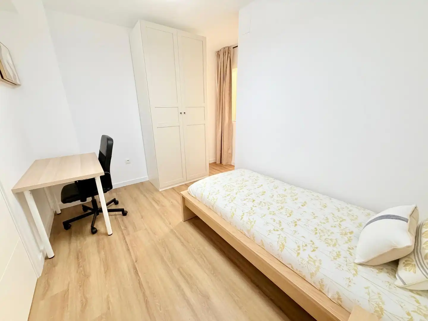 Bedroom of Flat for share in Málaga  with Terrace and Furnished