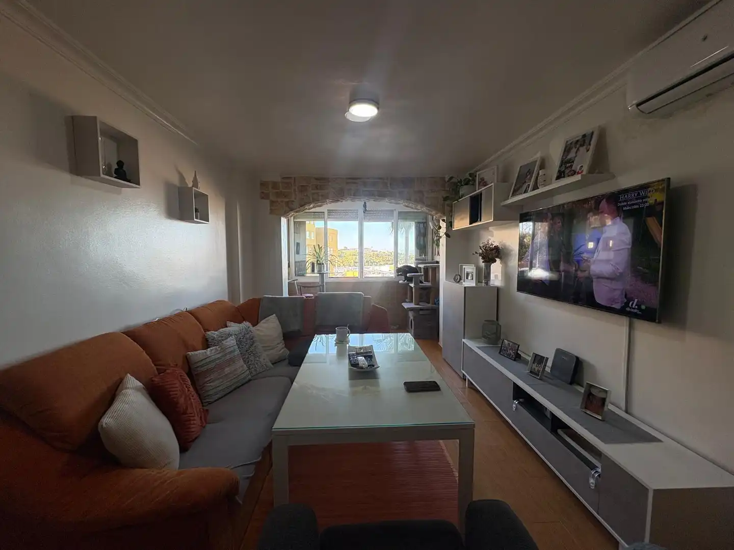 Living room of Flat for sale in Algeciras  with Air Conditioner and Heating