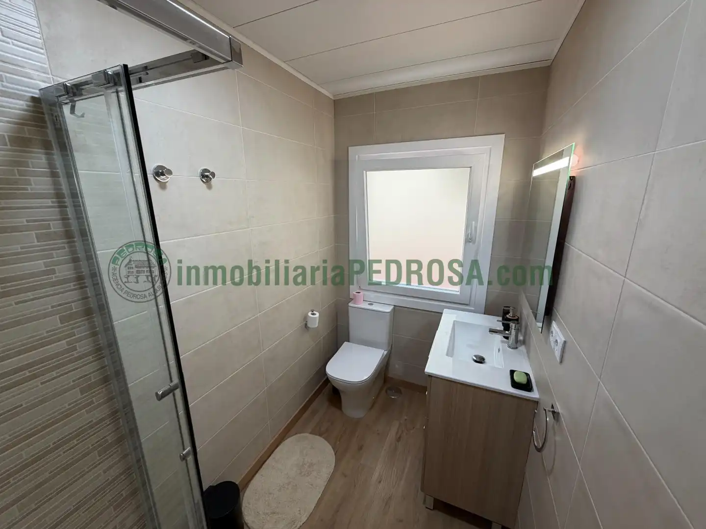 Badezimmer von Wohnung zur Miete in Pontevedra Capital 