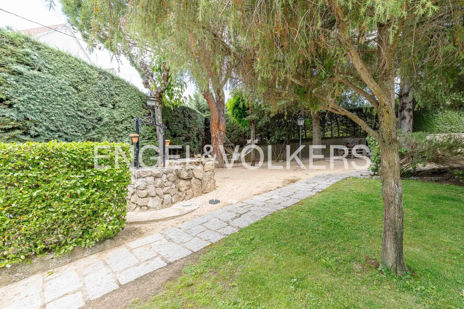 Vista exterior de Casa o xalet de lloguer en Becerril de la Sierra amb Aire condicionat, Calefacció i Jardí privat