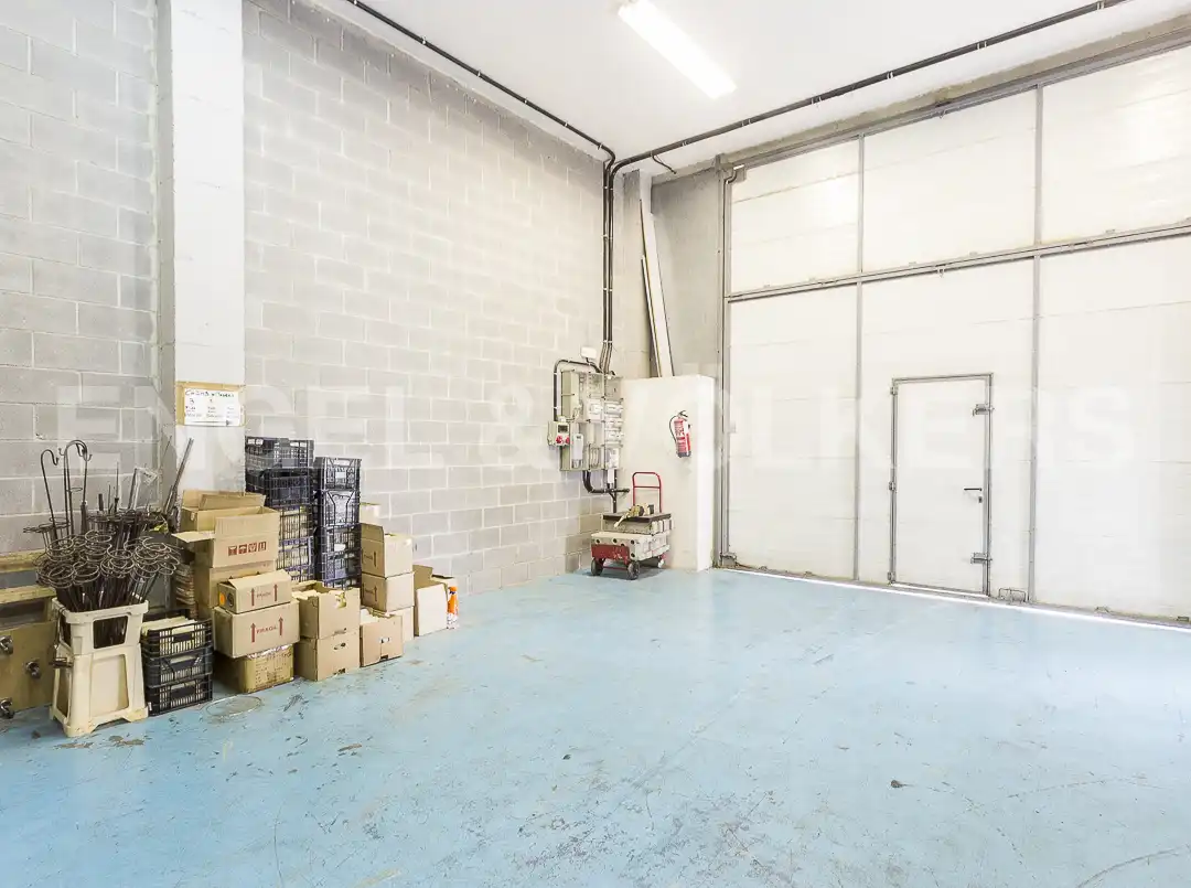 Nau industrial de lloguer en Sant Feliu de Llobregat
