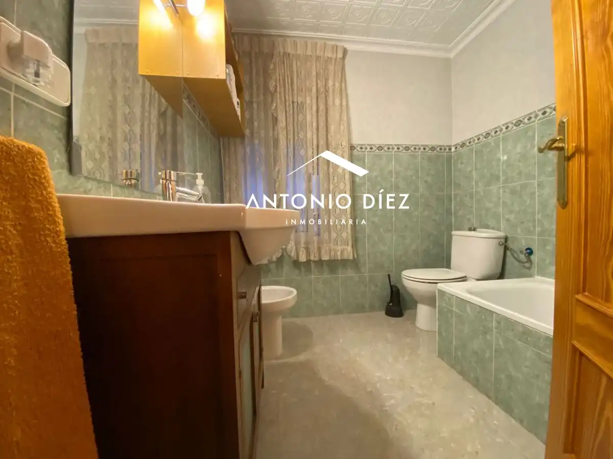 Baño de Casa adosada de alquiler en Aspe con Calefacción, Terraza y Amueblado