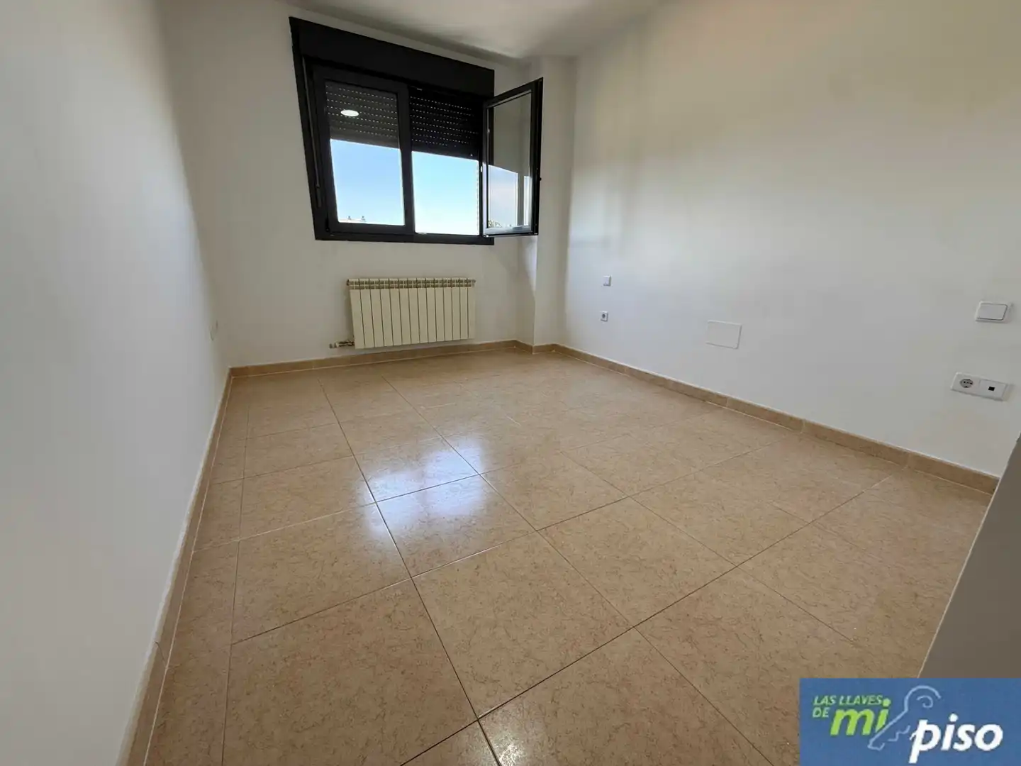 Habitación de Piso en venta en Santovenia de Pisuerga con Calefacción, Terraza y Trastero