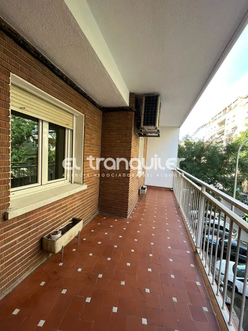 Vista exterior de Pis de lloguer en Madrid amb Aire condicionat, Parquet i Terrassa