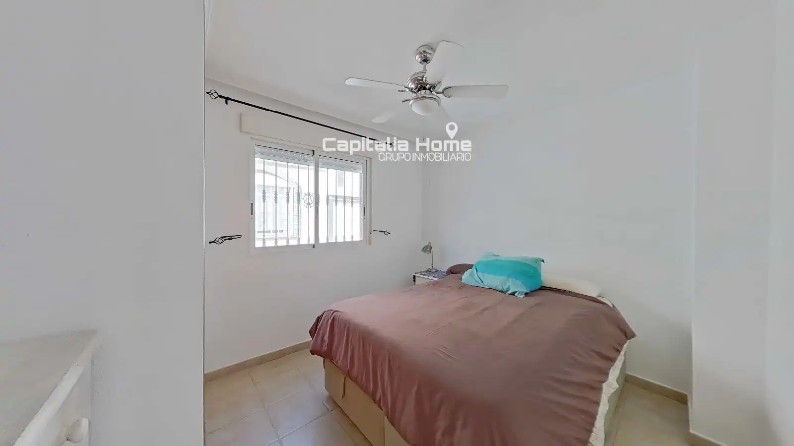 Schlafzimmer von Einfamilien-Reihenhaus zum Verkauf in Santa Pola mit Abstellraum, Schwimmbad und Möbliert