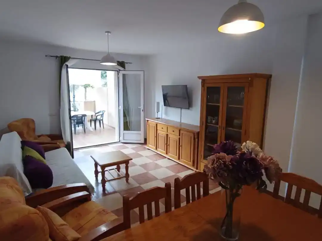 Sala de estar de Dúplex de alquiler en Garrucha con Aire acondicionado, Piscina y Amueblado