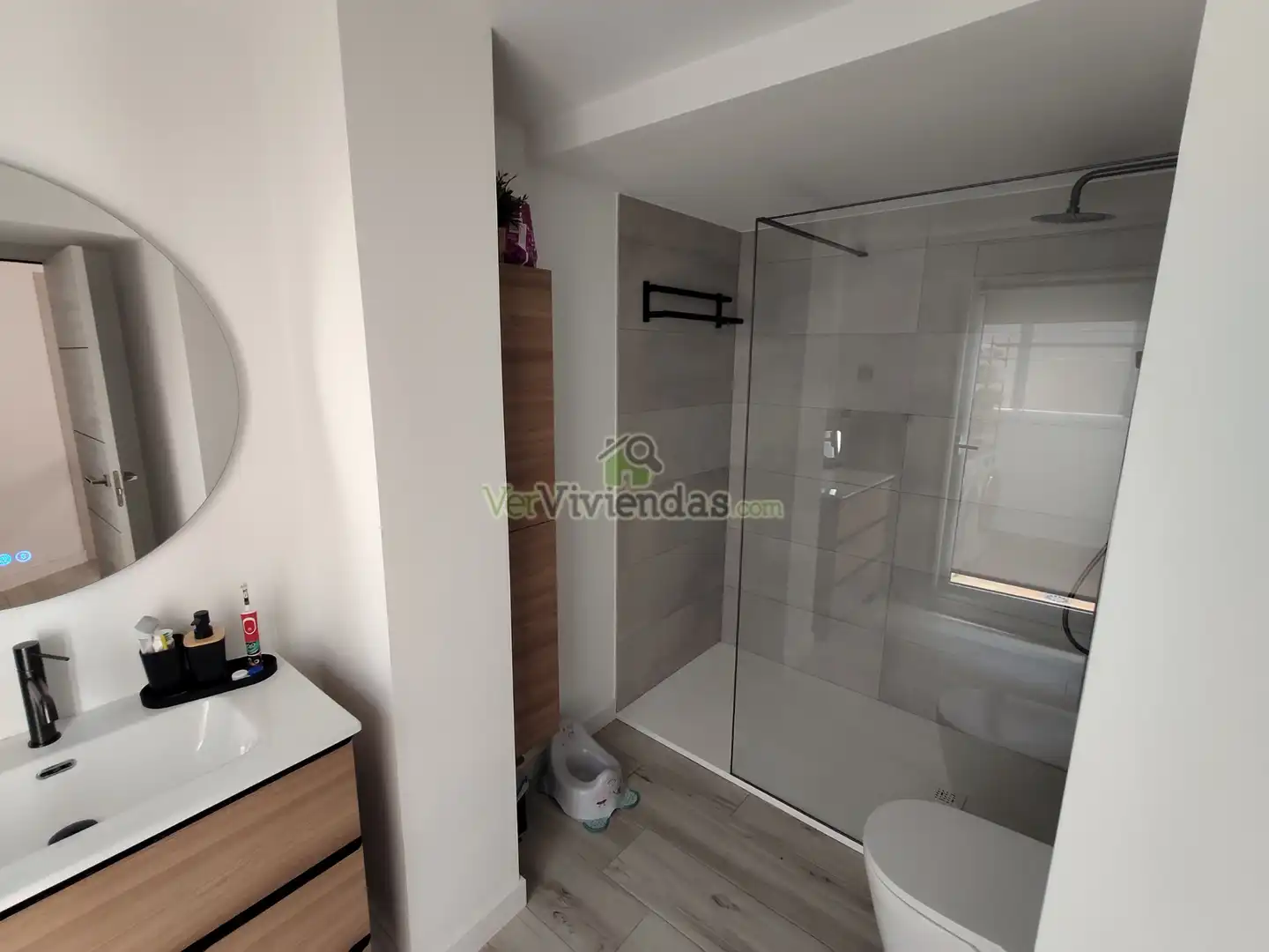 Bathroom of Duplexes for sale in Terrassa  with Air Conditioner, Heating and Parquet flooring