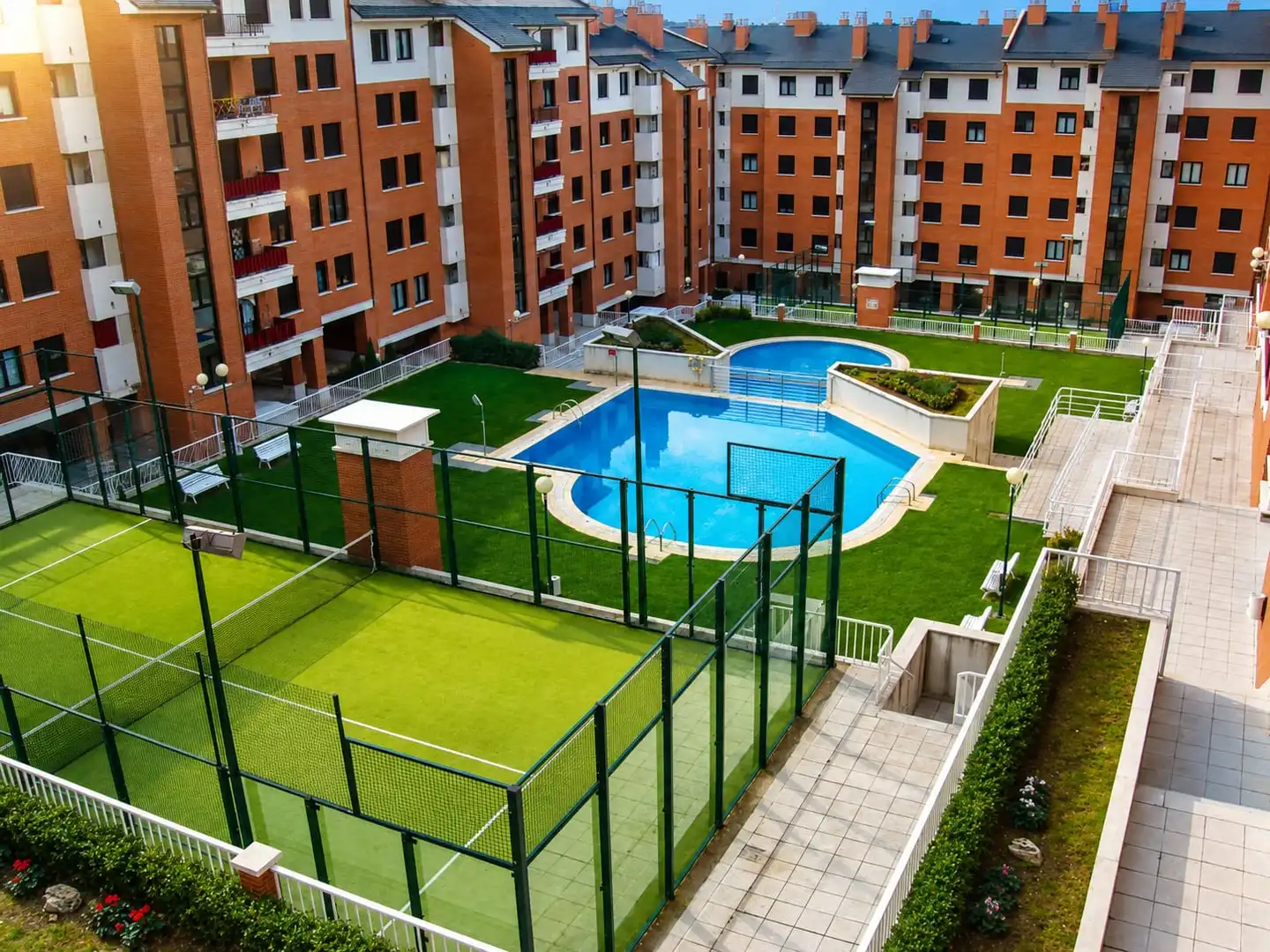 Piscina de Piso en venta en Castro-Urdiales con Calefacción, Jardín privado y Terraza