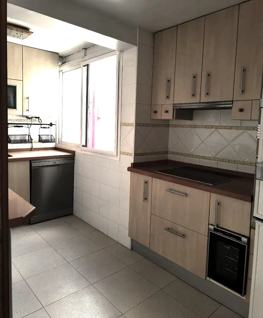 Kitchen of Flat for sale in Sevilla  with Air Conditioner, Heating and Balcony