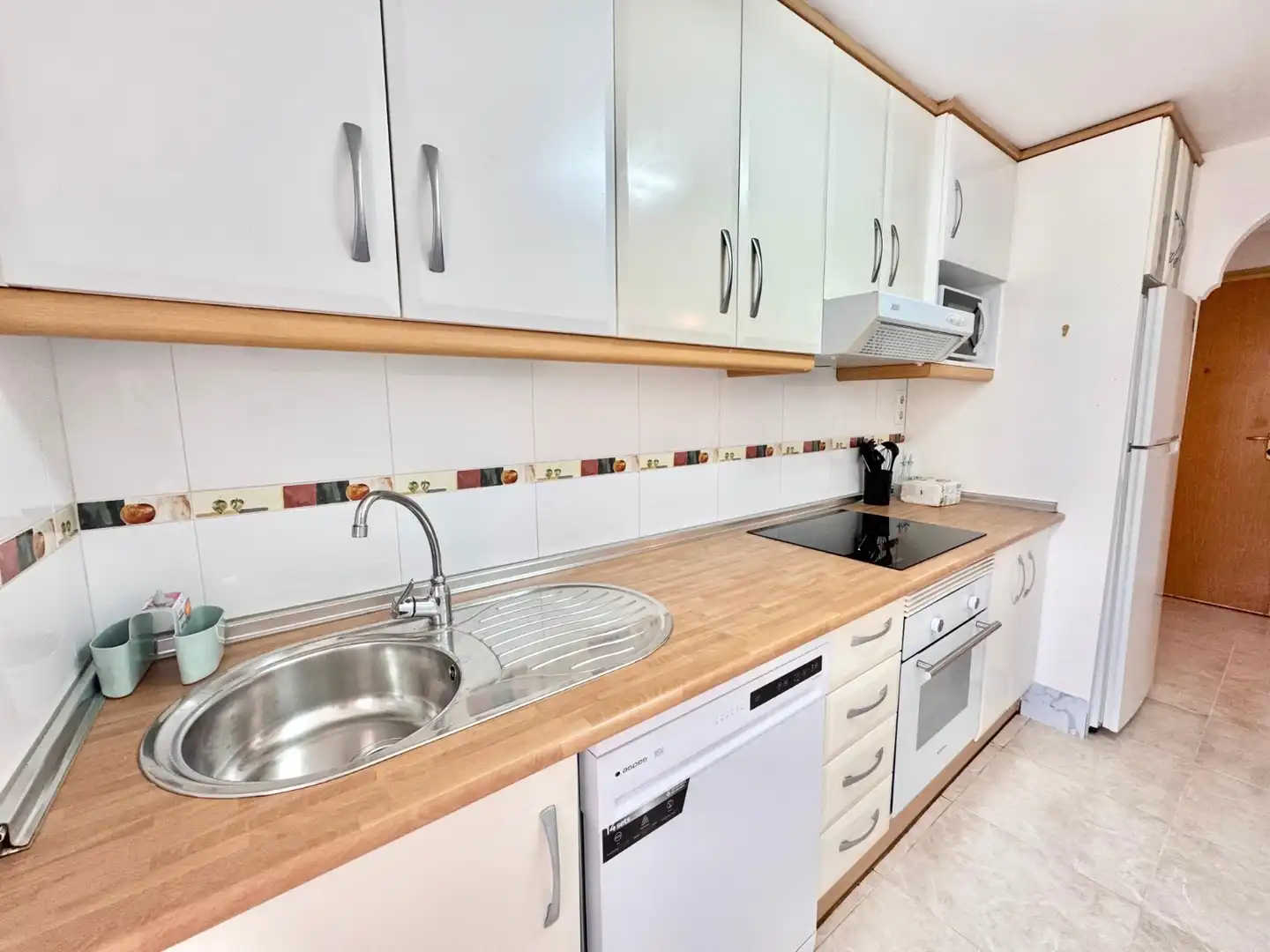 Cocina de Apartamento de alquiler en Orihuela con Aire acondicionado, Piscina y Amueblado