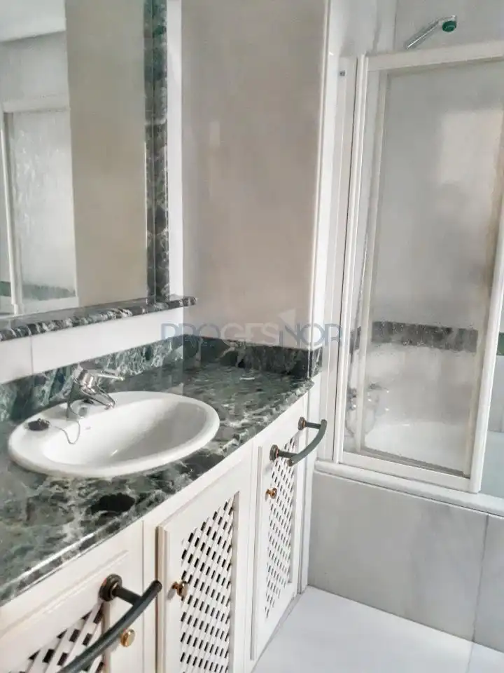 Bathroom of Duplexes for rent in León Capital   with Heating and Parquet flooring