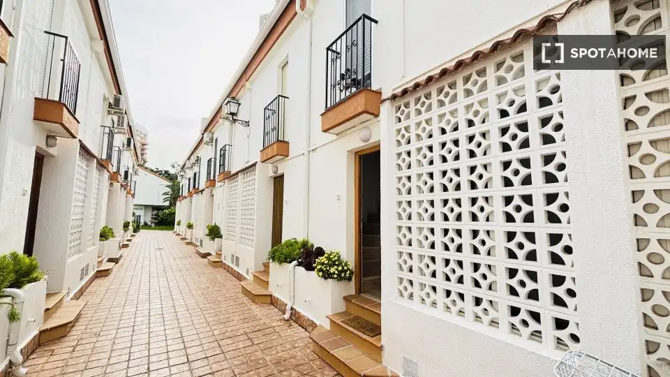 Vista exterior de Apartamento para compartir en Benidorm con Aire acondicionado, Terraza y Amueblado