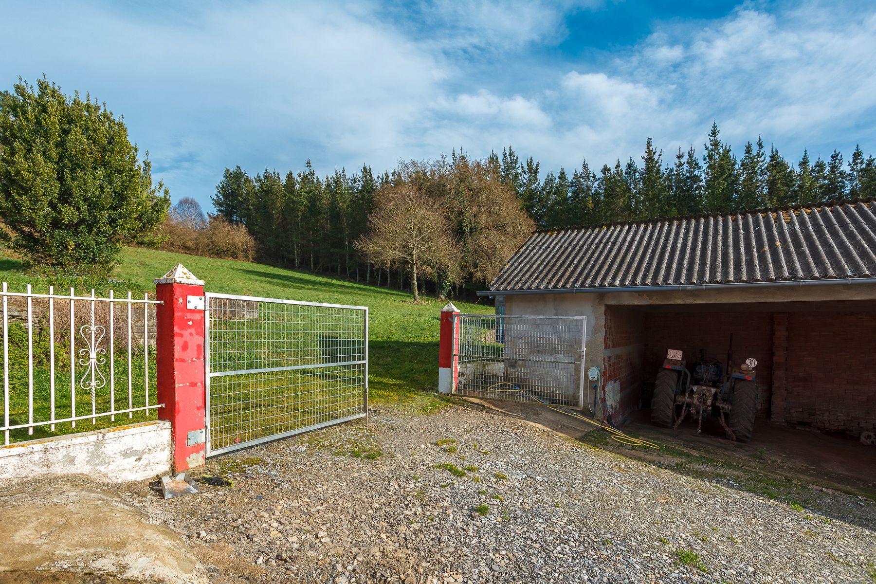 Aparcament de Finca rústica en venda en Pol amb Moblat