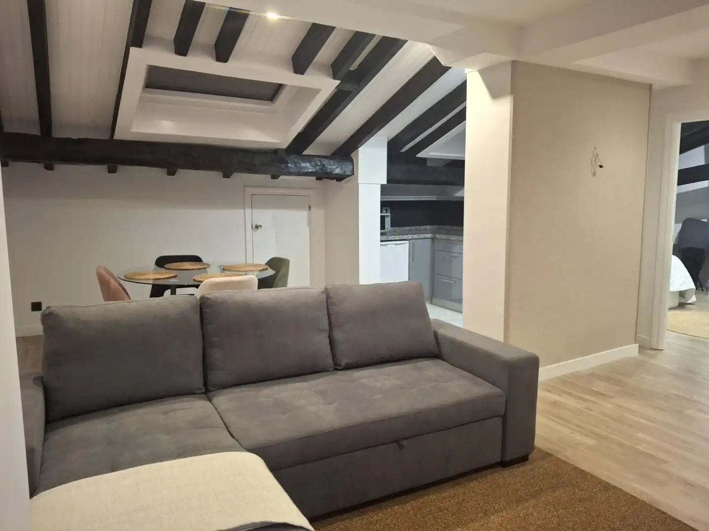 Sala d'estar de Àtic de lloguer en Bilbao  amb Aire condicionat, Calefacció i Moblat