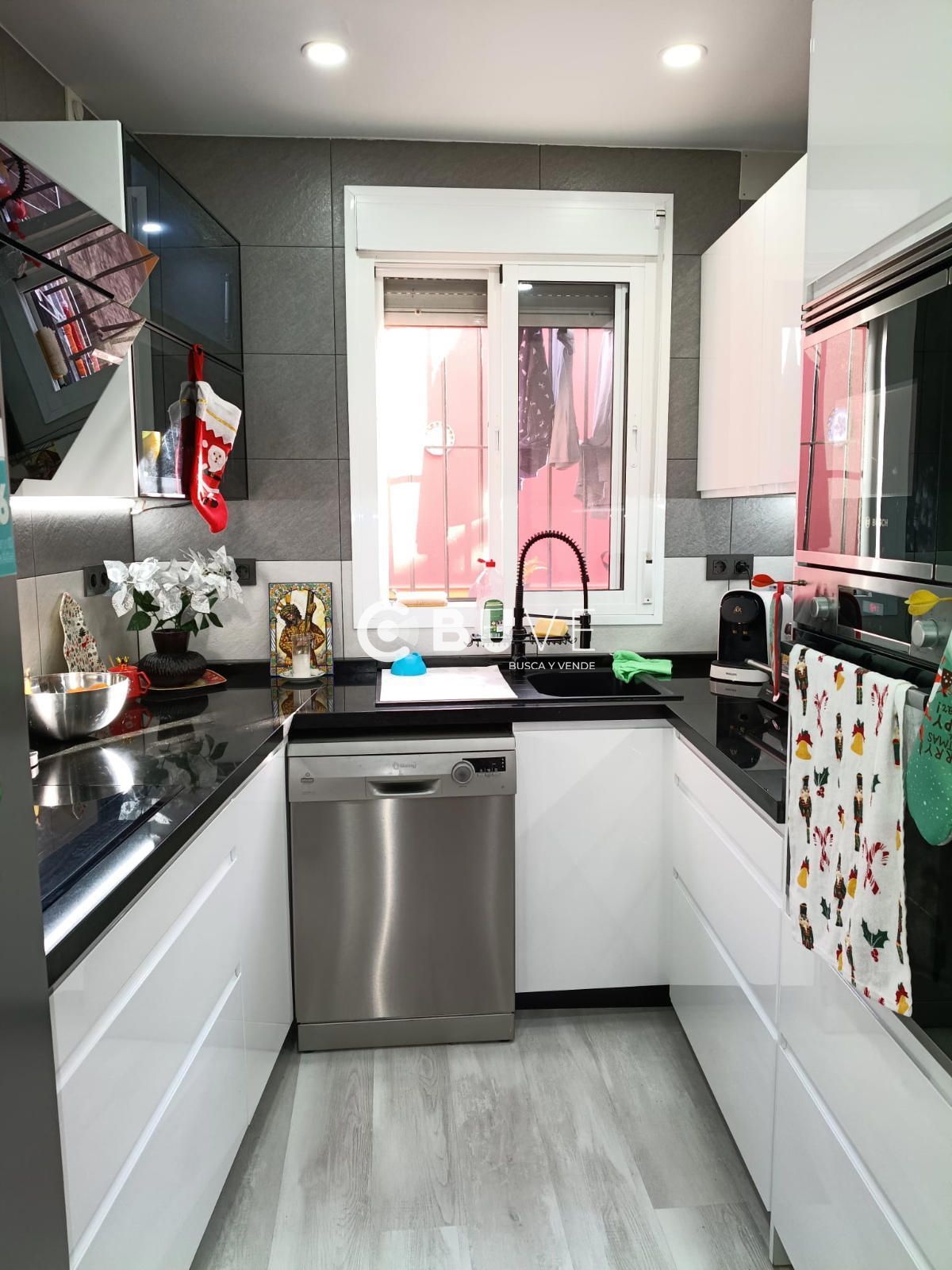 Cuina de Casa o xalet en venda en Huévar del Aljarafe amb Aire condicionat, Calefacció i Terrassa