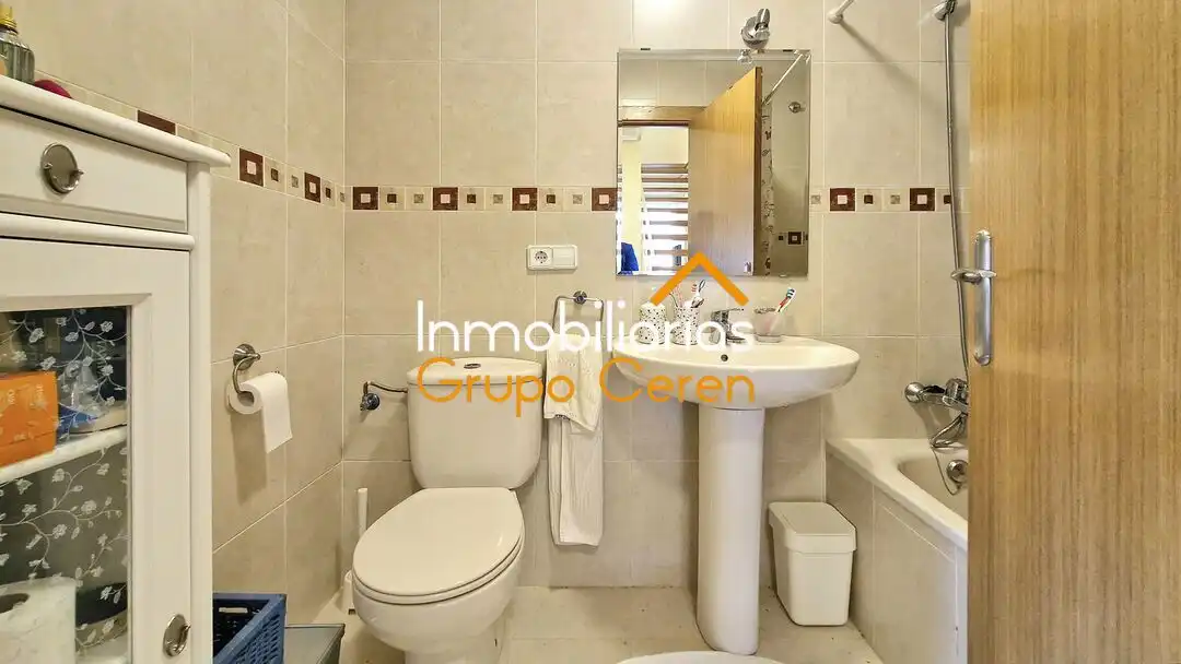 Baño de Casa adosada en venta en Cirueña con Calefacción, Jardín privado y Terraza