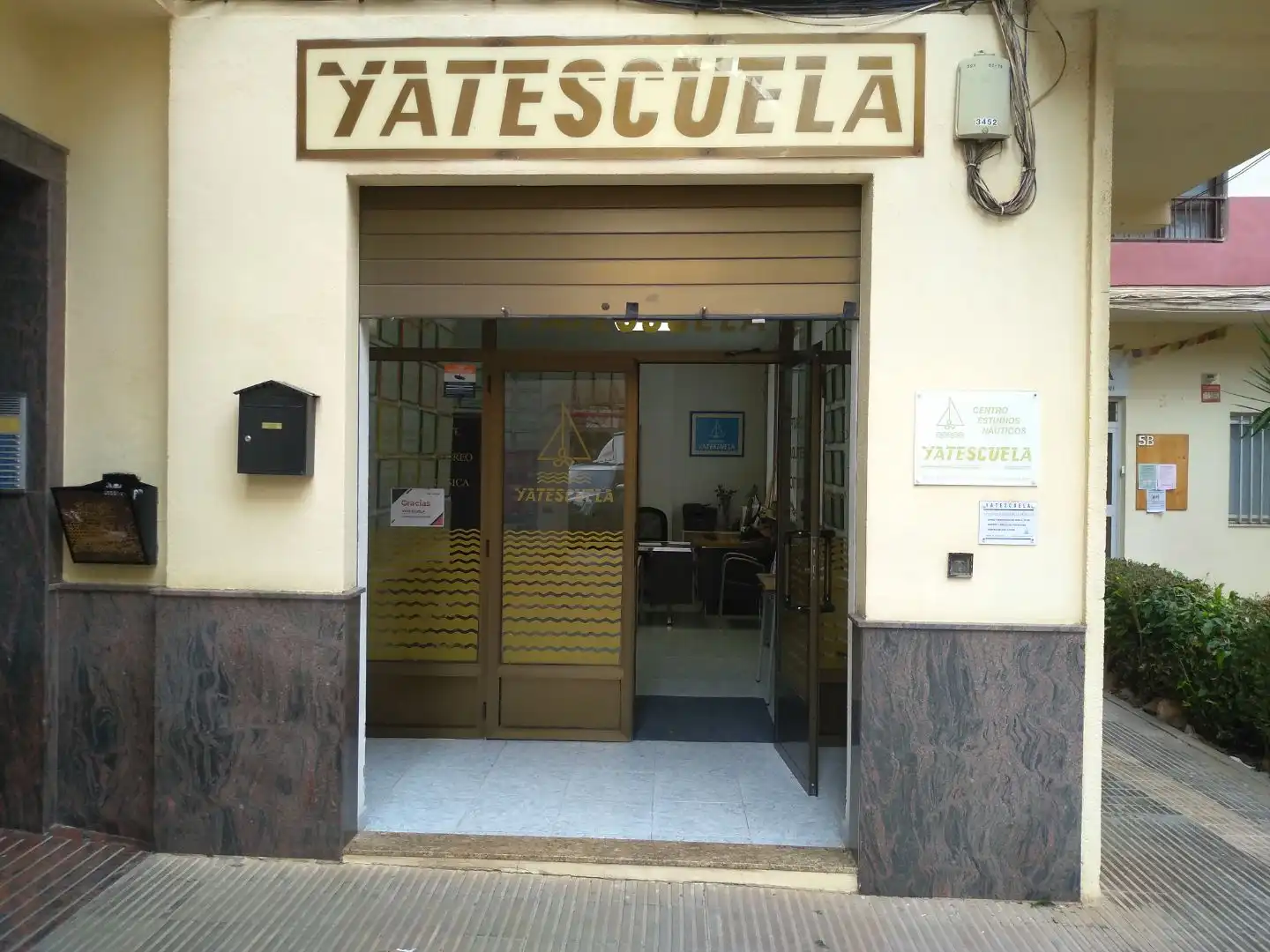 Local en venta en Castellón de la Plana / Castelló de la Plana con Aire acondicionado, Terraza y Amueblado