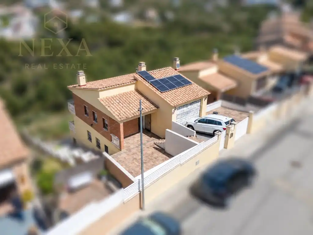 Casa en venda a Calle Delta De L'Ebre