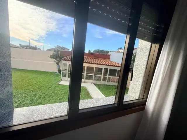 Vista exterior de Casa o xalet en venda en Sanxenxo amb Jardí privat, Terrassa i Moblat