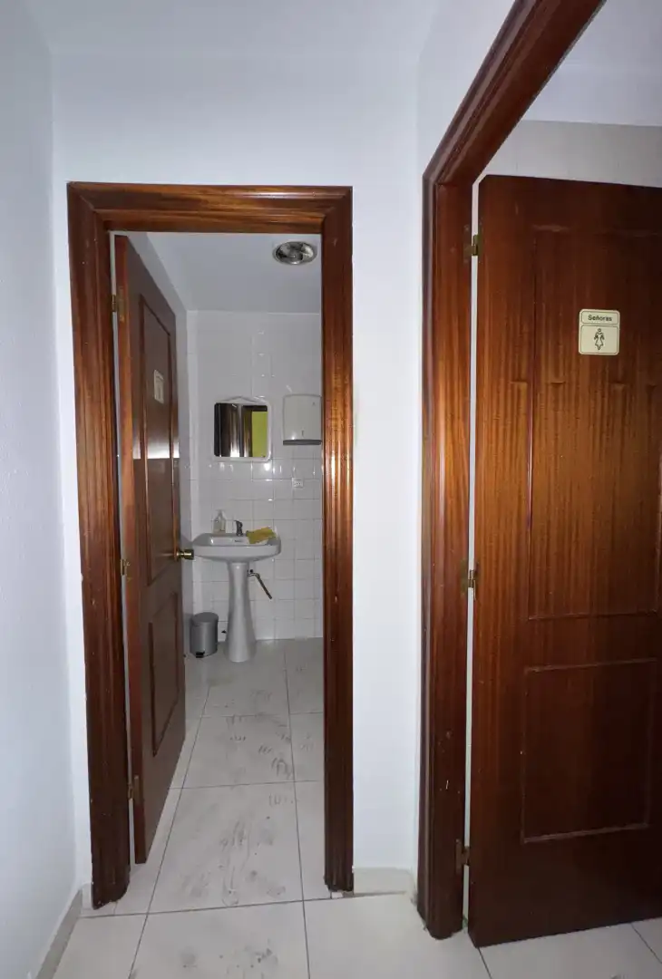 Baño de Local de alquiler en Avilés