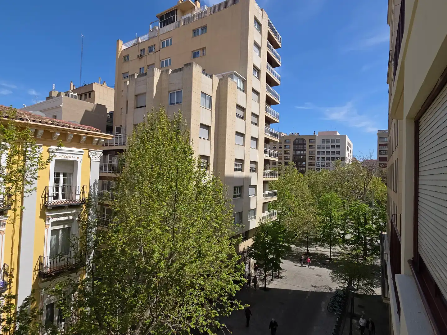 Exterior view of Flat for sale in Zaragoza  with Air Conditioner, Storage room and Furnished