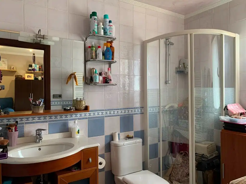 Baño de Casa o chalet en venta en L'Alfàs del Pi con Aire acondicionado, Calefacción y Jardín privado