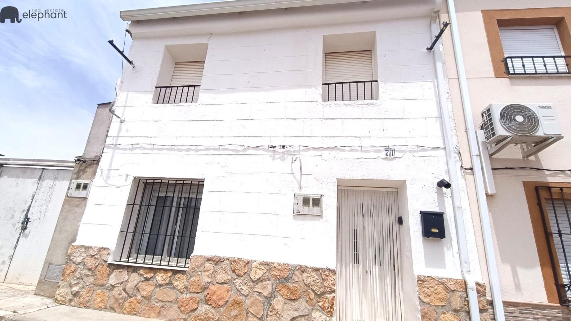 Exterior view of House or chalet for sale in Puebla de Almenara  with Heating
