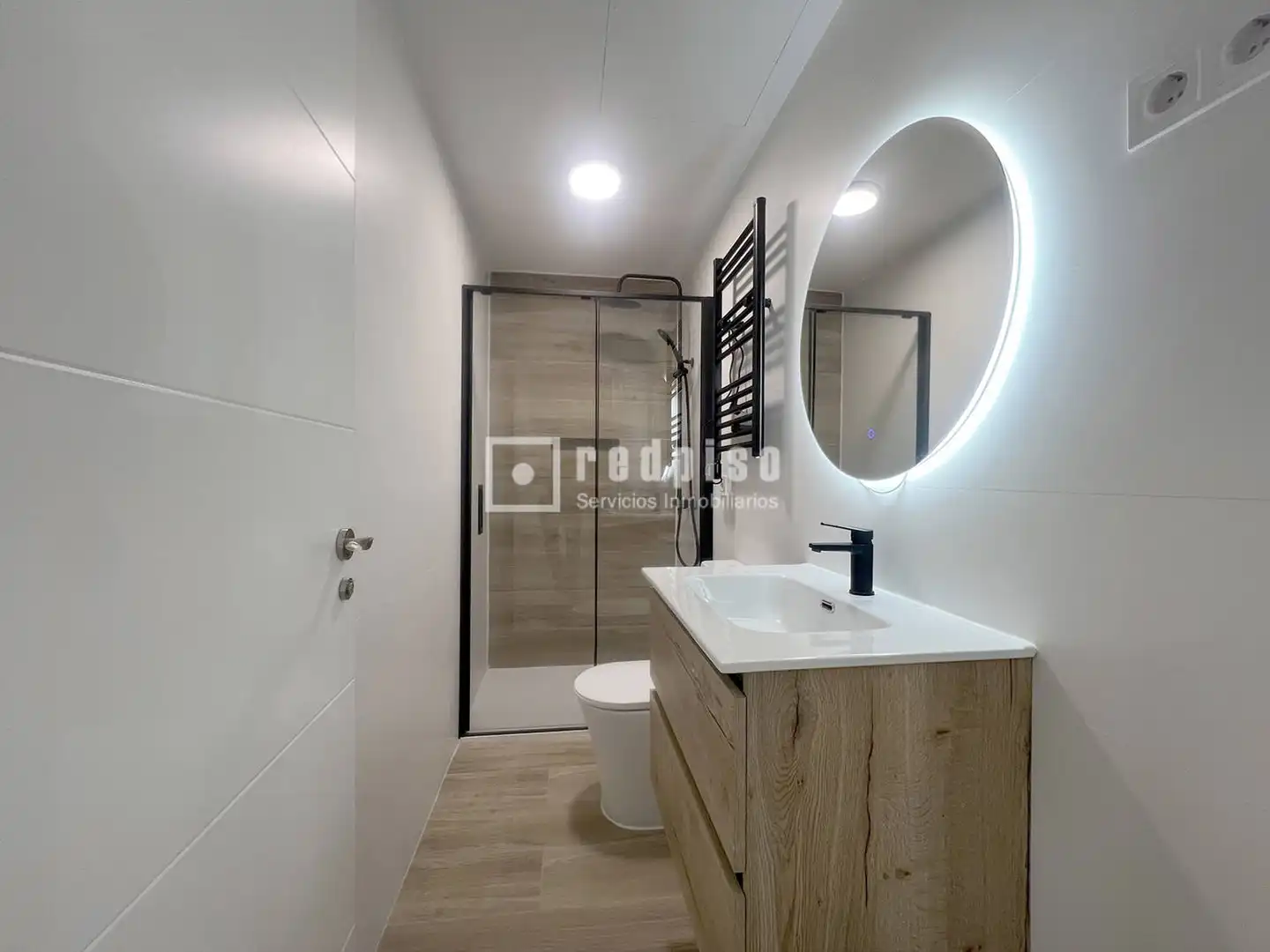 Baño de Piso en venta en Madrid con Aire acondicionado, Calefacción y Alarma